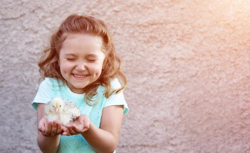 Meisje met kuiltjes in de wangen